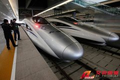 正在測試運(yùn)行的京滬高鐵CRH380A牽引動(dòng)力由湖南南車電機(jī)造